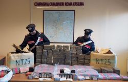 Roma, intercettato un pusher, a casa nascondeva 87 kg. di hashish, arrestato romano 29enne