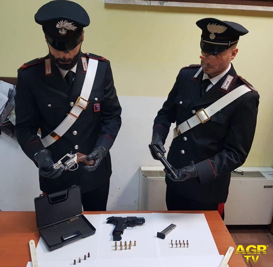 Carabinieri le armi sequestrate