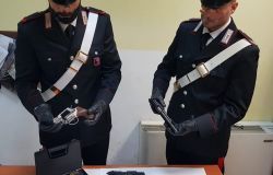 Roma, una coppia deteneva irregolarmente tre pistole e munizioni illegali, due arresti