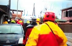 Ostia, evacuate le case all'Idroscalo, allagamenti e danni negli stabilimenti, il mare torna a far paura