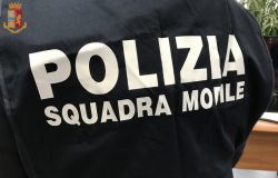 Roma, arrestati cinque sudamericani presi con abiti griffati per oltre 3 mila euro, rubati in due Centri commerciali