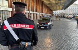 Carabinieri controllo a piazza Cinquecento Termini