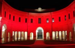 Villa Gilia si illumina di rosso