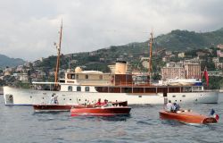 Genova, prima edizione del Classic Boat Show, tutte le imbarcazioni a vela o motore d'epoca