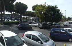 Axa, Furti nei negozi in Piazza Eschilo