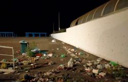 SPQR  spiaggia pattumiera piena di rifiuti