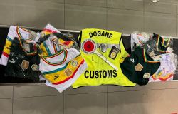 Aeroporto di Firenze: sequestrate maglie contraffatte dei Mondiali di Calcio