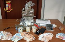 Roma, caccia ai pusher, ieri nella rete della polizia sono finiti in nove, sequestrati oltre 8 kg. di droga