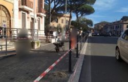 Ostia Antica, stop a sosta selvaggia, iniziata l'installazione dei dissuasori in via dei Romagnoli
