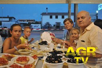 Fiumicino, tutti a mangiare gli spaghetti con le vongole