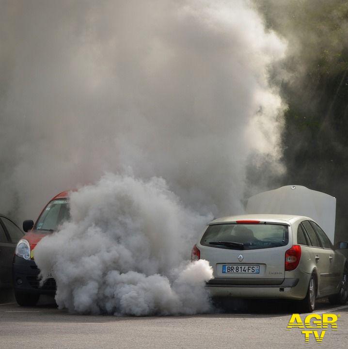 inquinamento da auto foto pixabay
