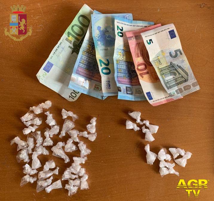 Polizia la droga sequestrata a Porta Pia Polizia la droga sequestrata a Porta Pia
