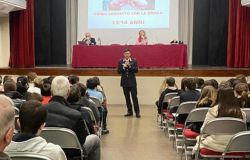 Roma, cultura della legalità, i carabinieri incontrano gli alunni di una scuola media del Centro storico