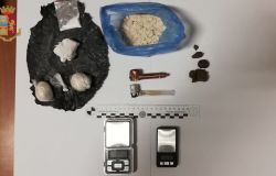 Civitavecchia, preso pusher, in tasca aveva quasi 200 grammi di droga tra cocaina ed hashish