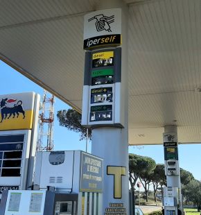 Roma – Benzinai esasperati dal caro carburanti: “Subito accise mobili e riforma del settore”
