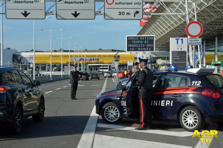 Fiumicino – controlli dei CARABINIERI nello scalo aeroportuale internazionale “LEONARDO DA VINCI”.
