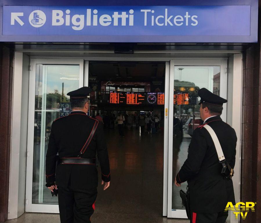 Carabinieri controlli nelel stazioni metro