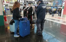 Fiumicino Aeroporto, denunciate due donne per tentato furto al duty free, pugno duro contro NCC 8 mila euro di sanzioni