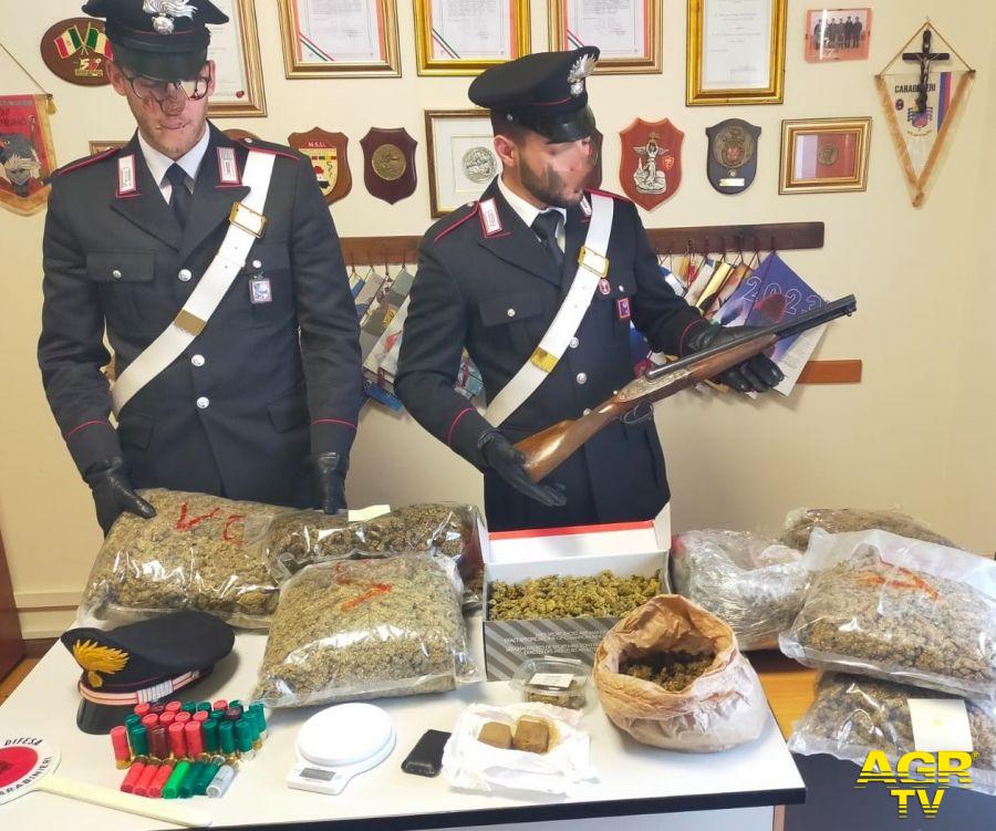 Carabinieri droga ed armi sequestrate a Nettuno Carabinieri droga ed armi sequestrate a Nettuno