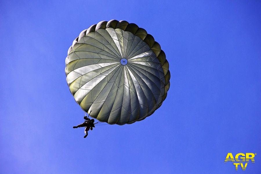 paracadutista foto pixabay