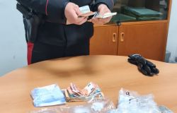 Roma, nascondeva la droga in albergo, due in manette