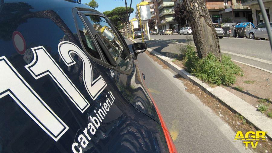 Anguillara, chiama i carabinieri per la presenza di ladri nella proprietà, chiede di salire in auto per le ricerche, al diniego aggredisce i militari