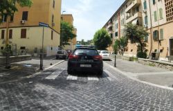 Blitz antidroga, 9 arresti, in manette anche coppia che spacciava dal balcone con il cestino