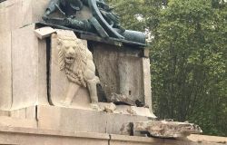Restauro monumento Garibaldi al Pincio leone danneggiato fulmine