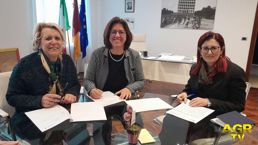 Roma Barbara Funari (assessore), Michela Micheli (dir. Dipartimento politiche sociali) Cristina De Luca CSV