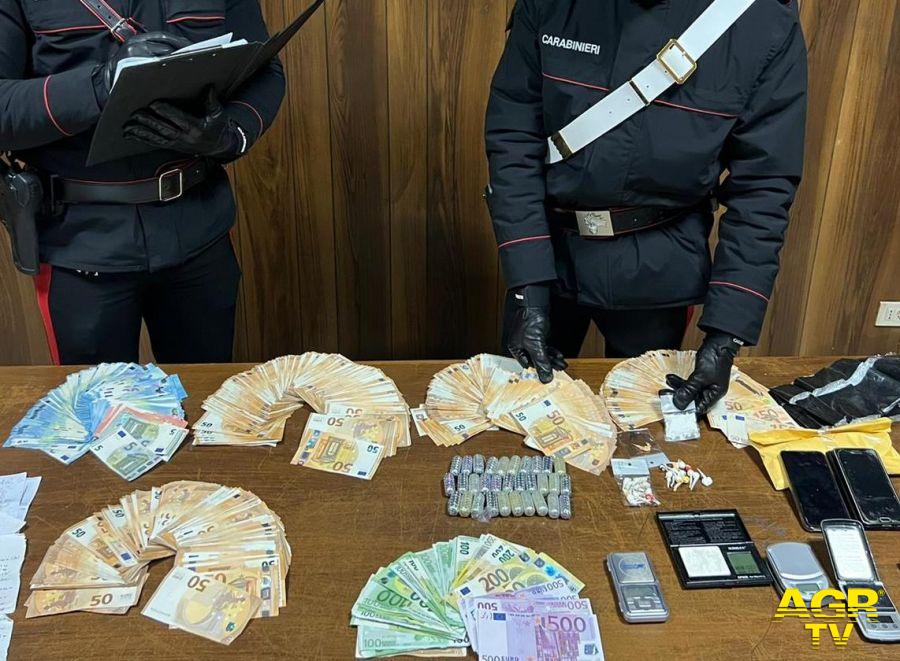 Carabinieri soldi e droga sequestrata Carabinieri soldi e droga sequestrata
