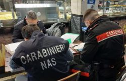 Tor Bella Monaca, spaccio di droga, sei persone in manette e tre attività commerciali sanzionate