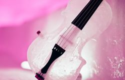 Andrea Casta ed il suo violino di ghiaccio