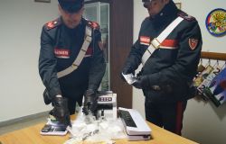 Roma, stretta antidroga dei carabinieri, 5 persone in manette e sequestrato 1 kg di sostanze stupefacenti