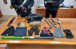 Santa Marinella, scavalcano il cancello di una villetta dopo aver tentato di forzare il portone d'ingresso, arrestati due sudamericani