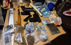 Roma, caccia ai pusher in tutta la città, la droga ordinata tramite un App, 3 arresti e due denunce