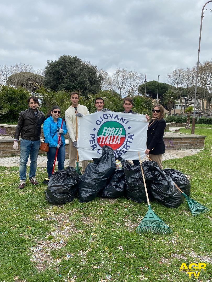 Pulizia giardini Forza Italia Giovani