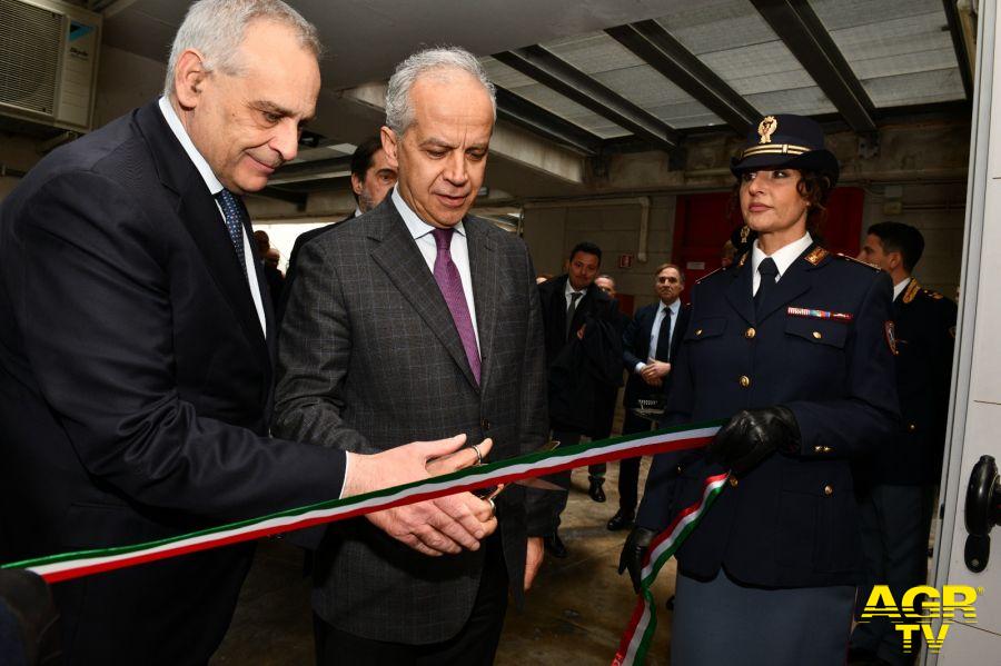 inaugurazione nuovi laboratori polizia scientifica taglio del nastro del ministro Piantedosi
