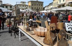 Pasquetta nel Chianti tra le cose del passato. Cinquant’anni di storia della tradizionale fiera amata dai collezionisti d’Italia