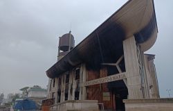 Formia i danni dell'incendio che ha danneggiato chesa e villaggio Don Bosco