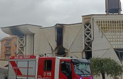 Formia i danni dell'incendio che ha danneggiato chesa e villaggio Don Bosco