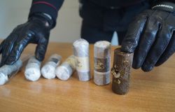Roma, spaccio on the road presi due pusher, sequestrati 700 gr. di hashish e 15 dosi di cocaina