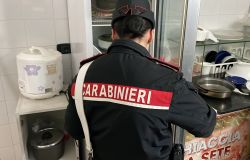 Carabinieri controlli nelle cucine di esercizi commerciali