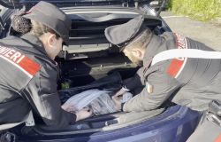 Roma, al Quadraro sorpresi mentre  consegnavano la droga, in manette tre pusher