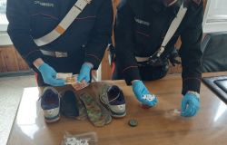 Roma, presi tre pusher, nascondevano le dosi di cocaina nelle scarpe