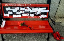 panchina rossa contro violenza sulle donne