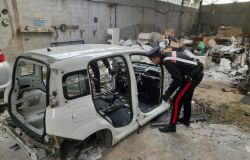 Carabinieri ritrovamento auto rubate a pezzi