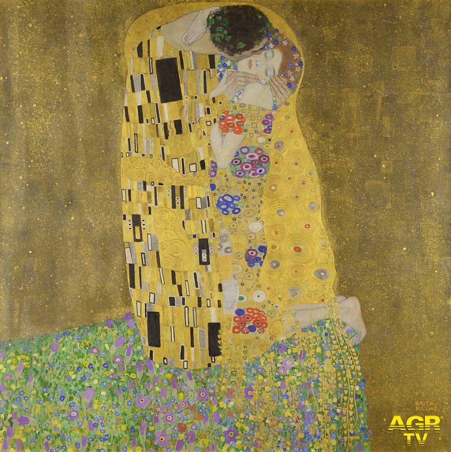 Il bacio di Gustav Klimt è anche un intenso abbraccio