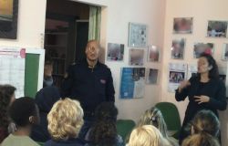 Truffe agli anziani, corsi esplicativi dei rischi anche a persone fragili affette da ipoacusia