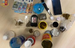 Roma, agenti appostati sui tetti per sorprendere gli spacciatori, 8 pusher in manette e sequestrato 1 kg. di cocaina