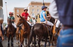 Polo sfilata cavalli via Condotti